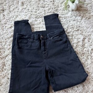 Sleek and modern Topshop women’s Dark Jeans super cute, casual, skinny cute outf